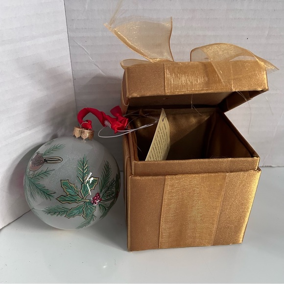 Christmas Tree Ornament CARDINALS Blown Glass Hand Blown INSIDE-Painted/gift box - Picture 12 of 14